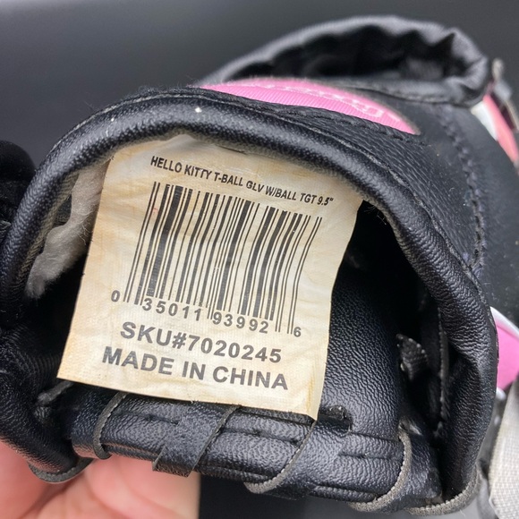 Hello kitty baseball glove 9.5” left handed glove - Picture 2 of 5